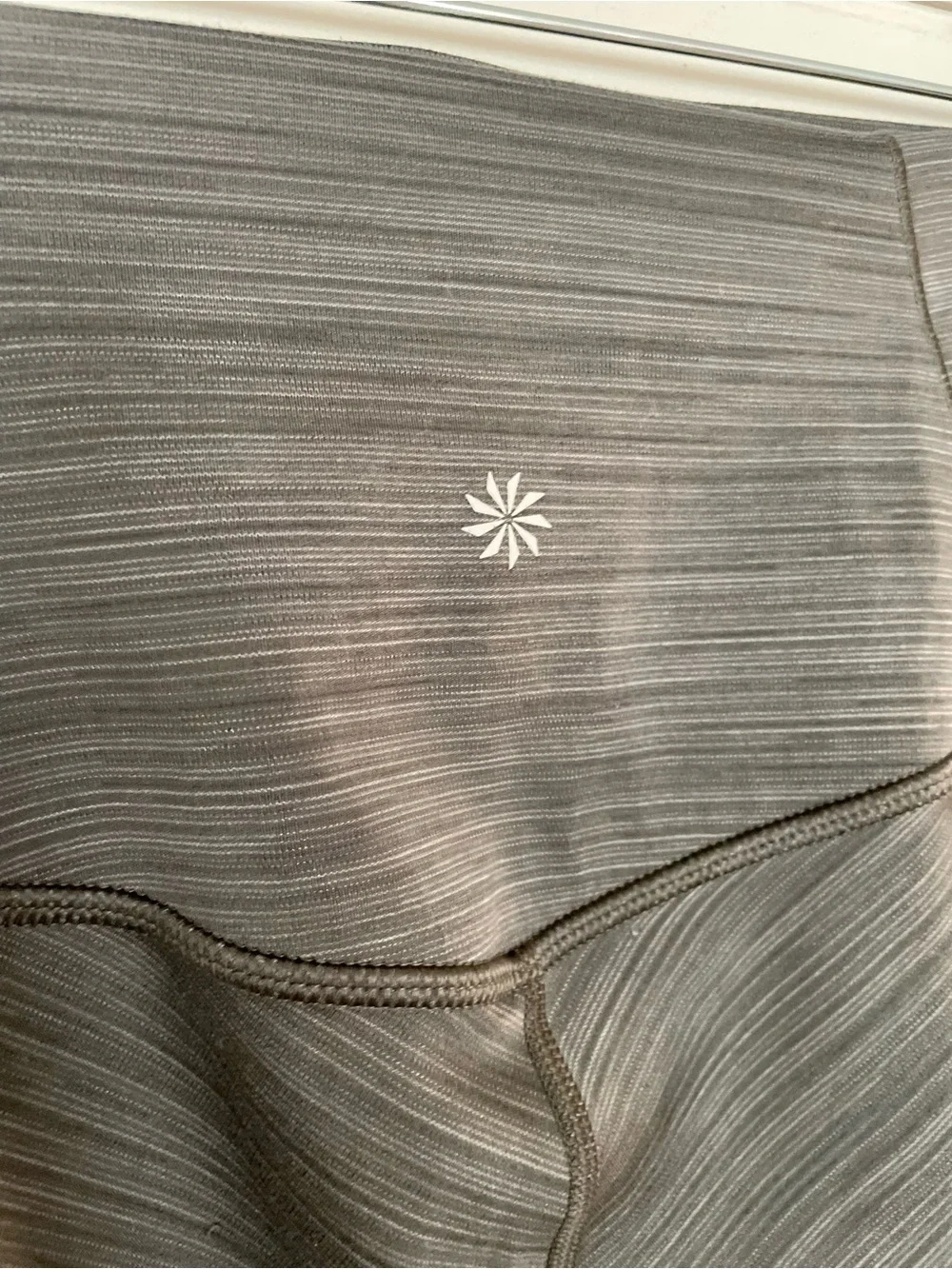 ATHLETA Salutation Capri Leggings w/Side Pockets, Heathered Olive Green, SMALL